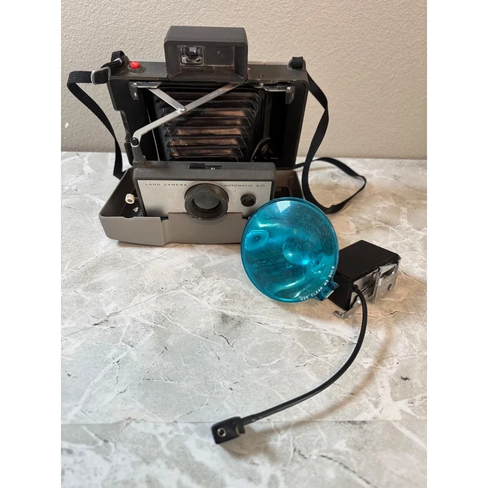 Vintage Polaroid Land Camera Automatic 210 Instant Film Camera‎ with Flash Unit